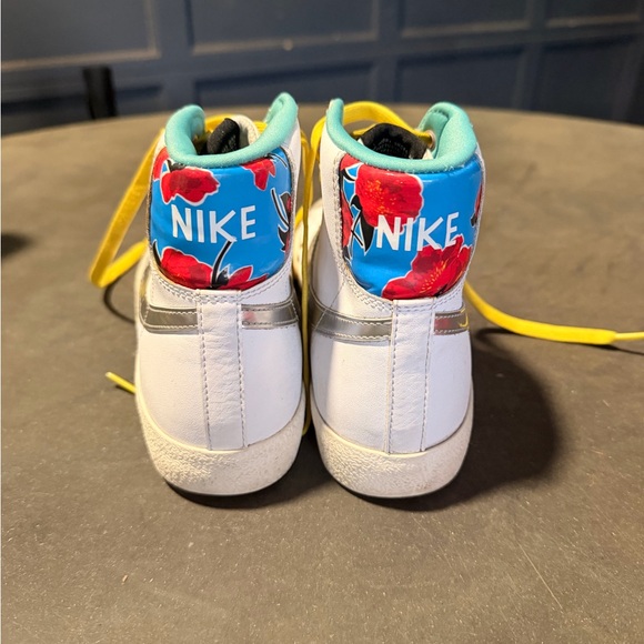 Nike Blazer Mid 77 Big Kid Sneakers - Picture 2 of 7